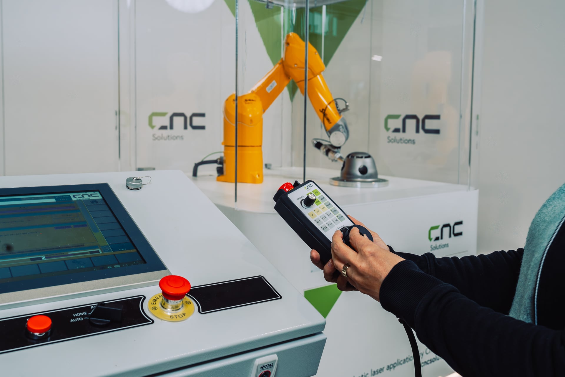  Hoe CNC Solutions ENCY, een Stäubli-robot en een Beckhoff-controller tot een product heeft gemaakt