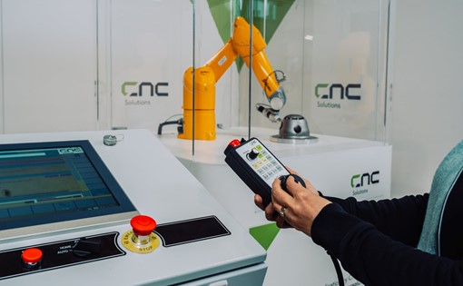 Hoe CNC Solutions ENCY, een Stäubli-robot en een Beckhoff-controller tot een product heeft gemaakt